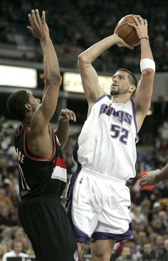 更是对他们 更是对他们